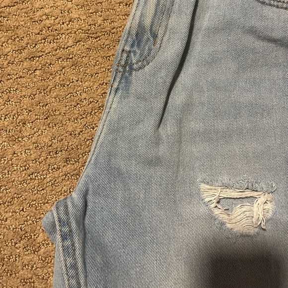 Distressed Jeans - Picture 2 of 7